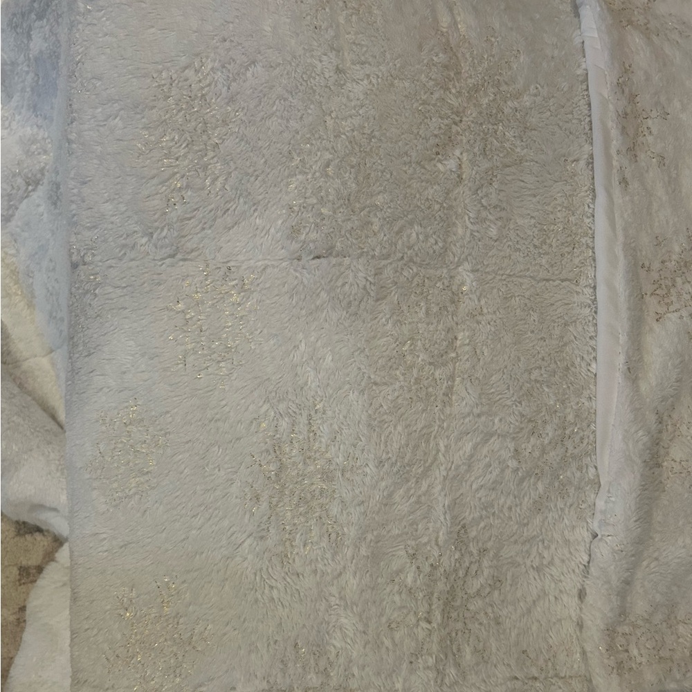 Snow Velvet Holiday Comforter Set - White/Gold-Full/Queen-There Is Some Shedding - Picture 2 of 5